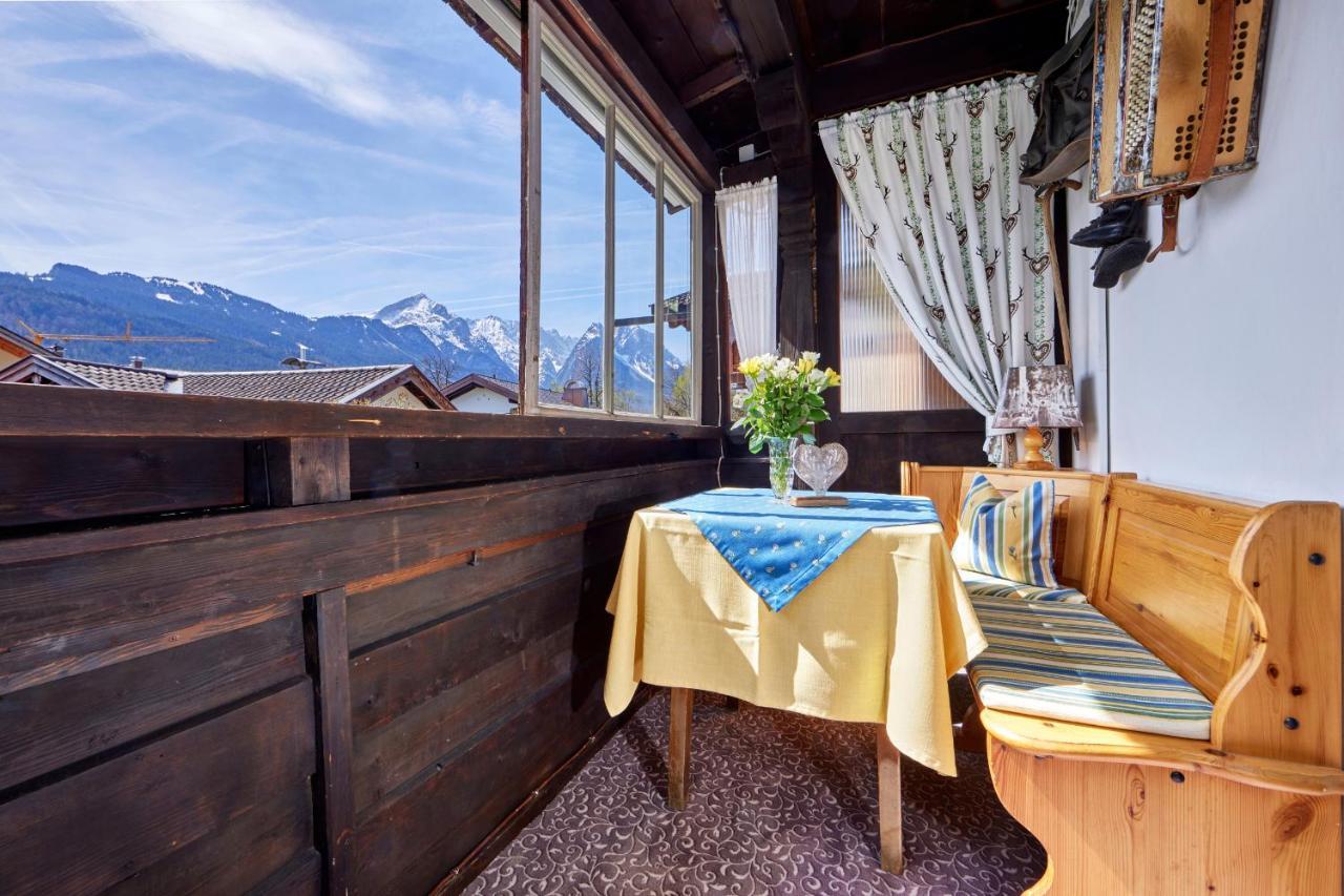 Gaestehaus Angela Garmisch-Partenkirchen Exterior foto